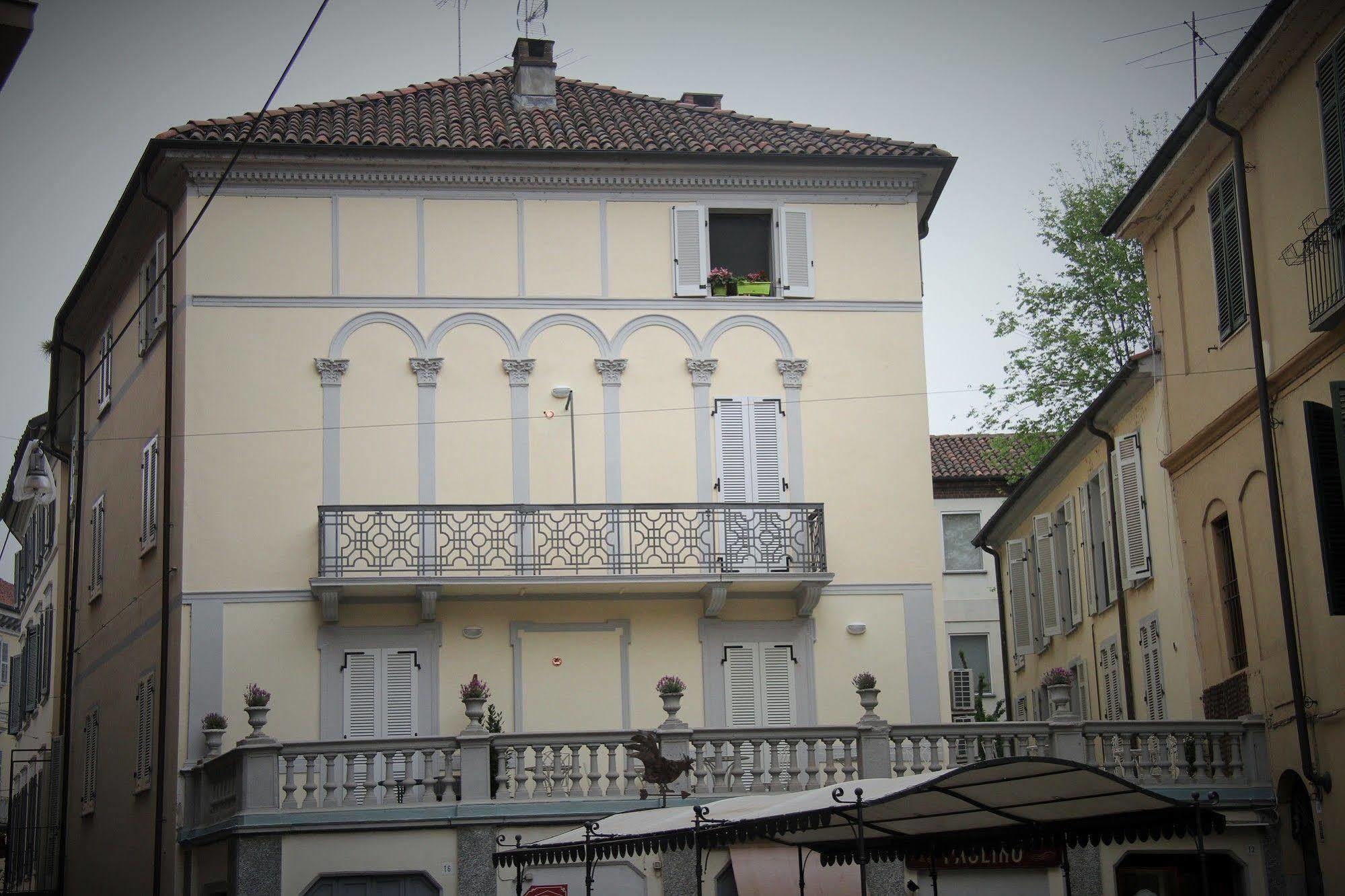 La Terrazza Vercelli Bed & Charme Exterior photo